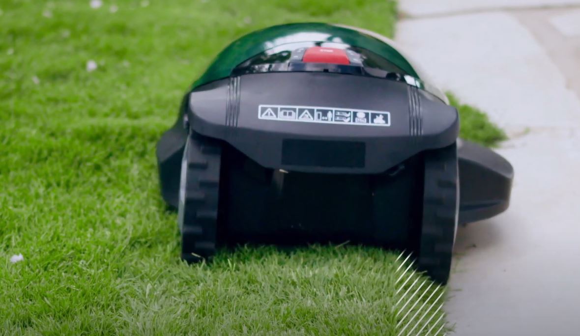 Onderbreking grafisch specificeren Hoe schoon maait een robotmaaier de graskant? | Robomow