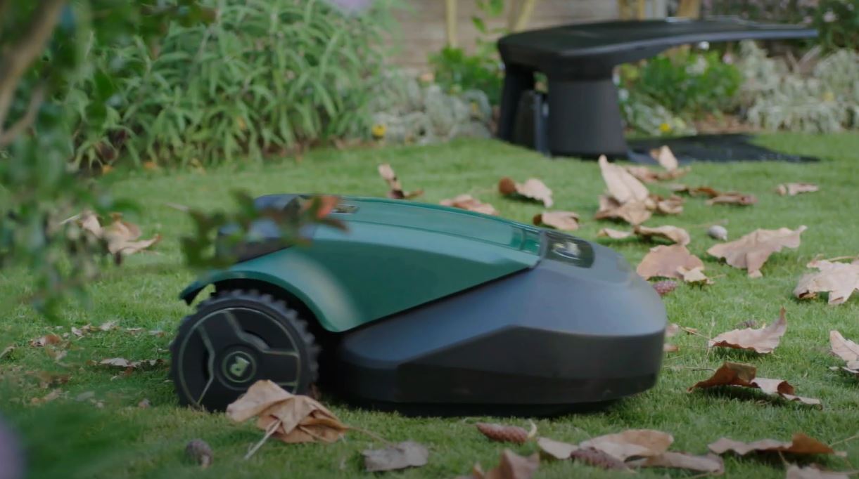 diepte willekeurig Horzel Wat doet een robotmaaier met bladeren? | Robomow